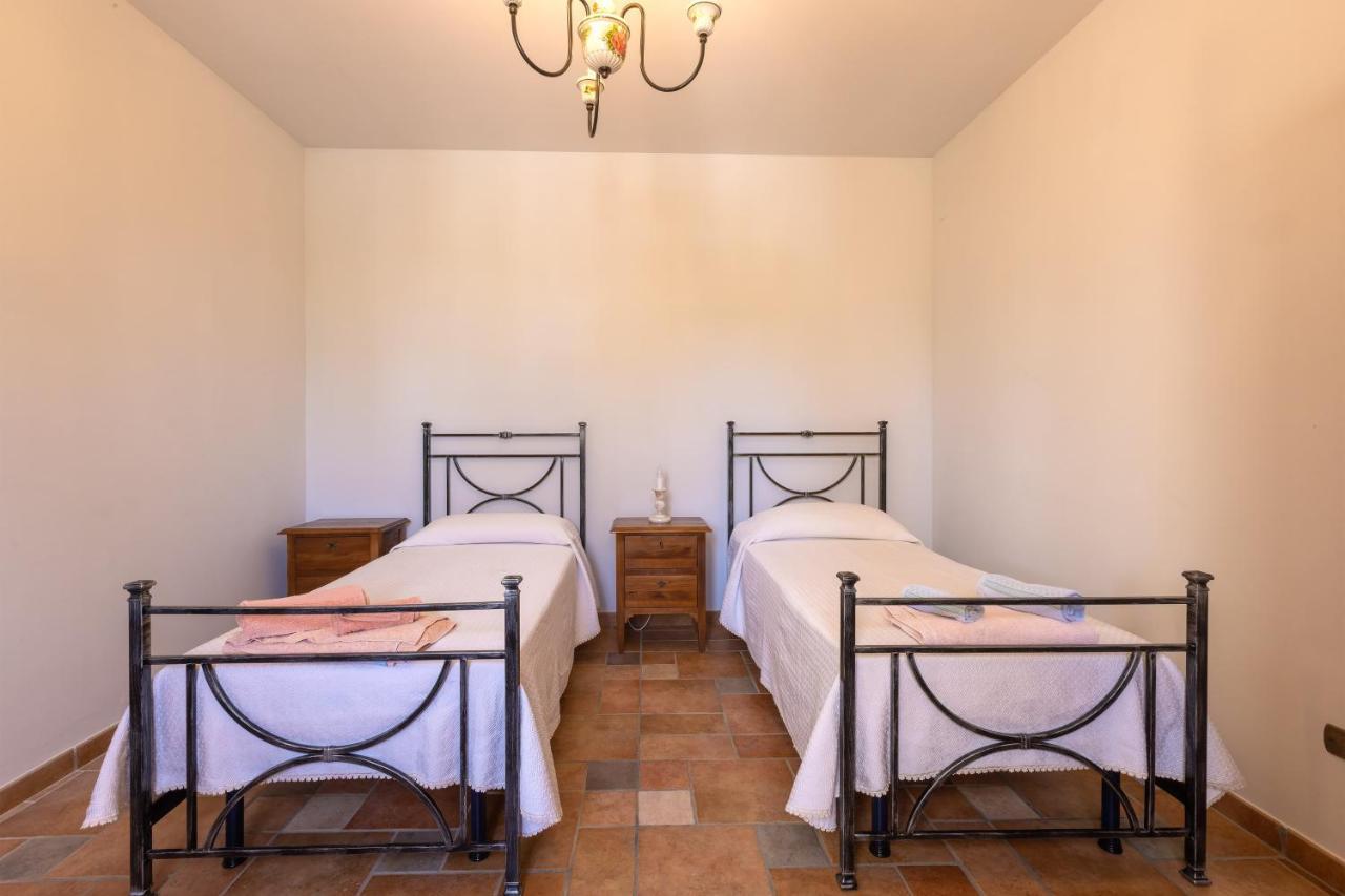 Bed and Breakfast Casa Ulmi Con Piscina Uggiano La Chiesa Exterior foto