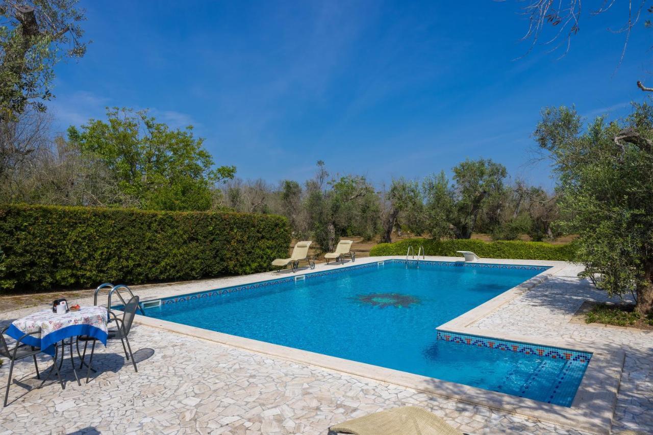 Bed and Breakfast Casa Ulmi Con Piscina Uggiano La Chiesa Exterior foto