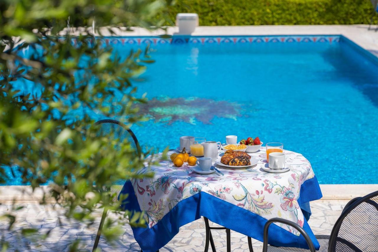 Bed and Breakfast Casa Ulmi Con Piscina Uggiano La Chiesa Exterior foto