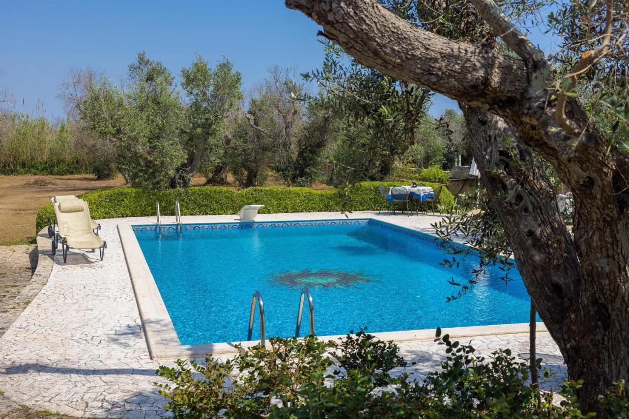 Bed and Breakfast Casa Ulmi Con Piscina Uggiano La Chiesa Exterior foto